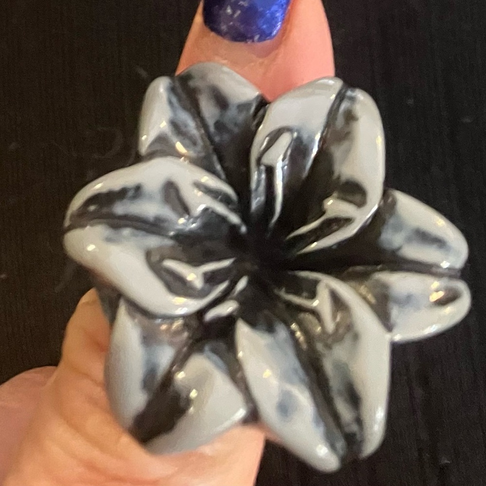 vintage ring sz 8 galalith resin flower grey huge